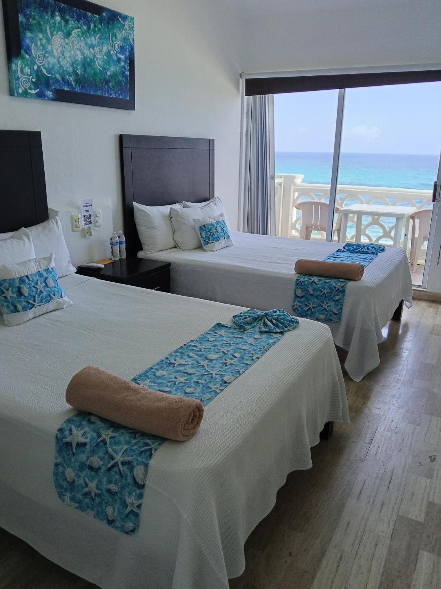 Standard Twin Room with Sea View